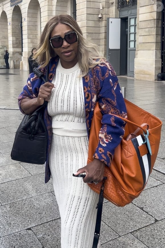 Pour un soin au niveau du ventre
Exclusif - Serena Williams et sa fille Alexis Olympia Ohanian Jr. à la sortie de l'hôtel Ritz à Paris. Le 28 mai 2024 