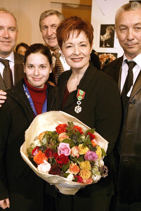 Fabienne Thibeault : Après avoir été faite officier du Mérite agricole français en 2006 (photo), elle recevra le 30 mars 2010 les insignes de la Légion d'honneur