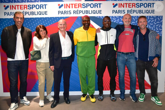 Robert Pirès, Estelle Denis, Jacky Rihouet, Pdg Intersport France, Djibril Cissé, Souleymane Cissokho, Frank Leboeuf et Philippe Caverivière lors de l'inauguration d'un magasin Intersport Paris République à Paris le 5 juin 2024. © Veeren / Bestimage 