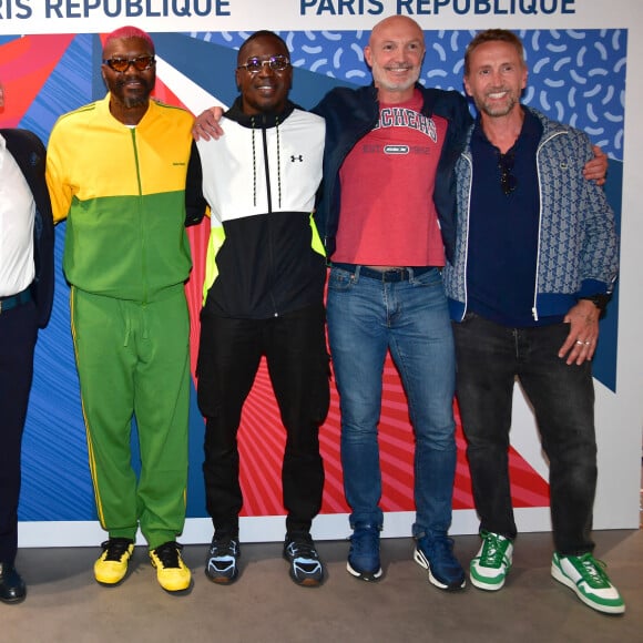 Robert Pirès, Estelle Denis, Jacky Rihouet, Pdg Intersport France, Djibril Cissé, Souleymane Cissokho, Frank Leboeuf et Philippe Caverivière lors de l'inauguration d'un magasin Intersport Paris République à Paris le 5 juin 2024. © Veeren / Bestimage 