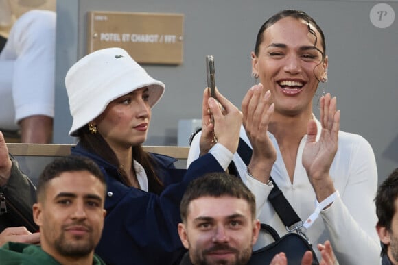 Lénie, Djebril (candidats Star Academy 2024) - Célébrités dans les tribunes des Internationaux de France de tennis de Roland Garros 2024 à Paris le 27 mai 2024. © Moreau-Jacovides/Bestimage