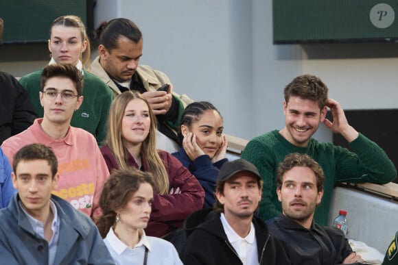 Axel, Héléna, Candice, Julien (candidats Star Academy 2023) - Célébrités dans les tribunes des Internationaux de France de tennis de Roland Garros 2024 à Paris le 27 mai 2024. © Moreau-Jacovides/Bestimage 