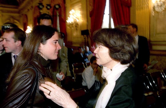 François Mitterrand était à l'époque marié à Danielle avec qui il a eu deux enfants, Jean-Christophe et Gilbert.
Mazarine Pingeot et Danielle Mitterrand.