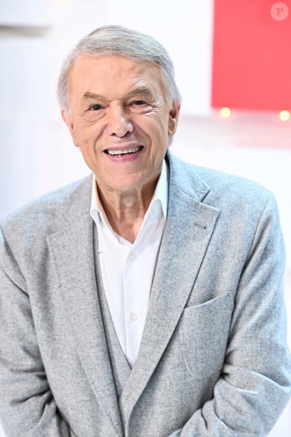 Salvatore Adamo lors de l'enregistrement de l'émission "Vivement dimanche" au Studio Gabriel à Paris, présentée par M.Drucker et diffusée le 16 juin sur France 3