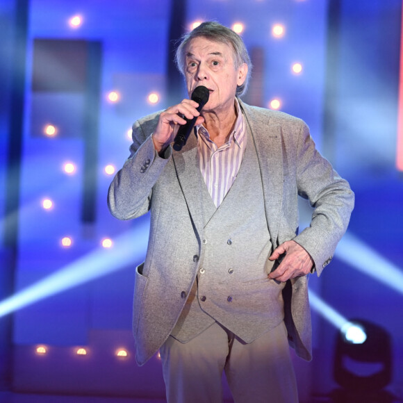 Salvatore Adamo lors de l'enregistrement de l'émission "Vivement dimanche" au Studio Gabriel à Paris, présentée par M.Drucker et diffusée le 16 juin sur France 3