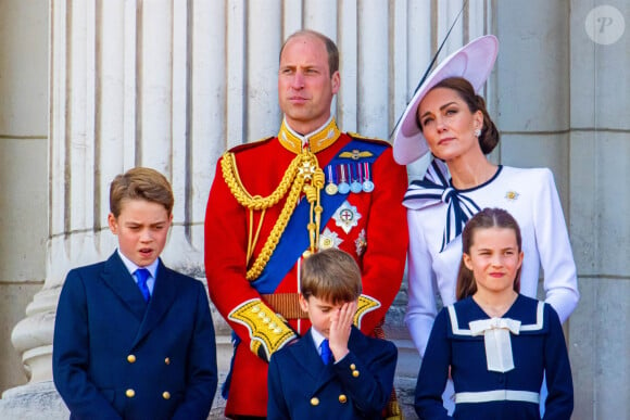 Les membres de la famille royale britannique au balcon du Palais de Buckingham lors de la parade militaire "Trooping the Colour" à Londres le 15 juin 2024