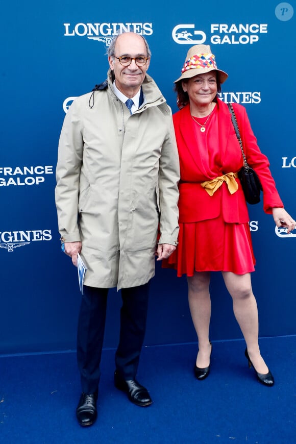 Eric Woerth était de la partie
Eric Woerth et sa femme Florence Henry au prix de Diane à l'hippodrome de Chantilly, France, le 16 juin 2024