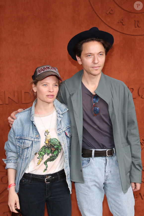 Mélanie Thierry et Raphaël - au village (Jour 5) lors des Internationaux de France de Tennis de Roland Garros 2022. Paris, le 26 mai 2022. © Bertrand Rindoff Petroff / Bestimage 