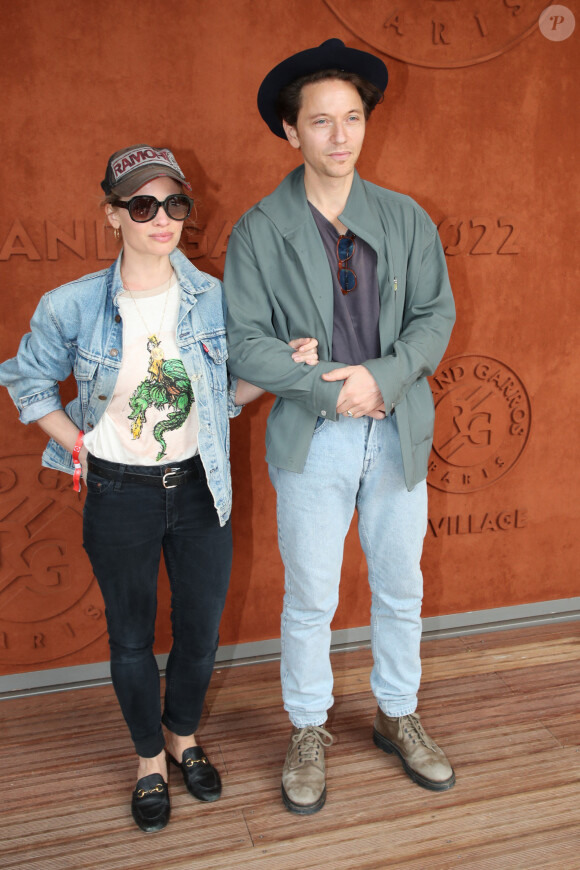 Mélanie Thierry et Raphaël - au village (Jour 5) lors des Internationaux de France de Tennis de Roland Garros 2022. Paris, le 26 mai 2022. © Bertrand Rindoff Petroff / Bestimage 