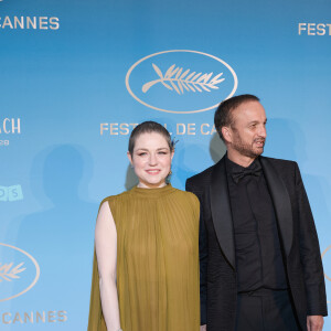 Emilie Dequenne et son mari Michel Ferracci - Photocall du dîner d'ouverture du 77ème Festival International du Film de Cannes, au Carlton. Le 14 mai 2024 © Borde-Jacovides-Moreau / Bestimage