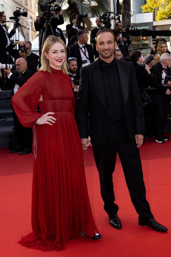 Émilie Dequenne et son mari Michel Ferracci - Montée des marches du film « Elémentaire » pour la cérémonie de clôture du 76ème Festival International du Film de Cannes, au Palais des Festivals à Cannes. Le 27 mai 2023 © Jacovides-Moreau / Bestimage