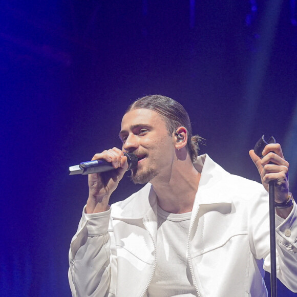 Le charmant blond tient toutefois à rassurer : il fait tout pour se remettre d'aplomb ! 
Pierre Garnier lors du concert de la Star Academy à Lyon, France, le 15 mars 2024. © Sandrine Thesillat/Panoramic/Bestimage