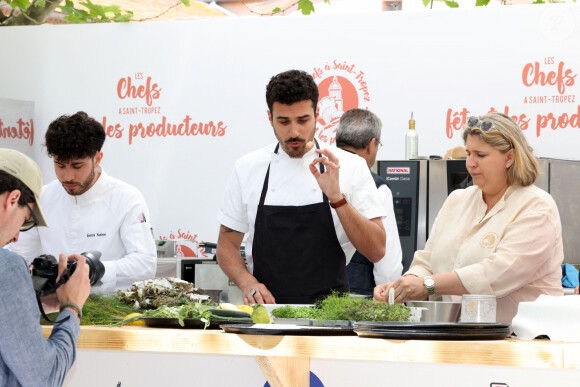 Les Chefs à Saint-Tropez fêtent les producteurs - Démonstration culinaire avec La Cheffe Stéphanie Le Quellec - La Scène - Paris et Les Candidats Quentin Maufrais et Jorick Dorignac - TopChef 2024, le 6 mai 2024, place des Lices à Saint-Tropez. Photo : Quentin Maufrais et Stéphanie Le Quellec © Jean-Marc Lhomer/Bestimage 