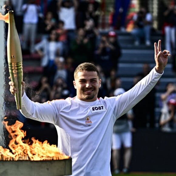 "On essaye de faire revenir les clients et on mise beaucoup sur la bonne nourriture et la convivialité", poursuit le restaurateur
 
Antoine Dupont allume Le Chaudron Olympique - La Flamme Olympique (JO 2024) arrive en Haute-Garonne et traverse la Ville de Toulouse et finit dans le stade d'Ernest-Wallon le 17 mai 2024. © Thierry Breton / Panoramic / Bestimage