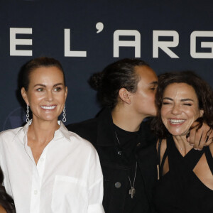 Ils ont retrouvé leurs amis avec bonheur. 
Laeticia Hallyday et sa fille Joy, Sandra Sisley et son fils Dino - Avant-Premiere du film "Largo Winch "Le Prix de L'argent" au cinéma le Grand Rex à Paris le 18 juin 2024. © Marc Ausset-Lacroix/Bestimage 