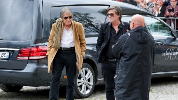 VIDEO Adieux à Françoise Hardy : Jacques et Thomas Dutronc arrivent ensemble, un moment très attendu