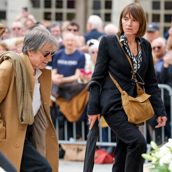 Jacques Dutronc - Arrivées aux obsèques de l'auteure-compositrice-interprète et actrice française Françoise Hardy au cimetière du Père-Lachaise à Paris, France, le 20 juin 2024. © Jacovides-Moreau/Bestimage