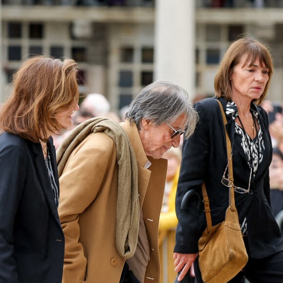 Jacques Dutronc - Arrivées aux obsèques de l'auteure-compositrice-interprète et actrice française Françoise Hardy au cimetière du Père-Lachaise à Paris, France, le 20 juin 2024. © Jacovides-Moreau/Bestimage