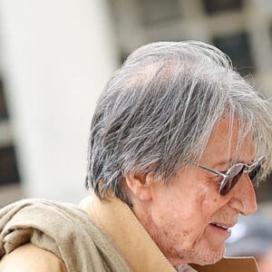 Jacques Dutronc - Arrivées aux obsèques de l'auteure-compositrice-interprète et actrice française Françoise Hardy au cimetière du Père-Lachaise à Paris, France, le 20 juin 2024. © Jacovides-Moreau/Bestimage