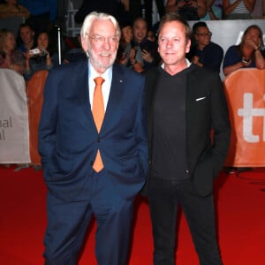 C'est son fils Kiefer (24 heures chrono) qui l'a annoncé.
Kiefer Sutherland, Donald Sutherland à la première de 'Forsaken' lors du Festival international du film 2015 à Toronto, le 16 septembre 2015 