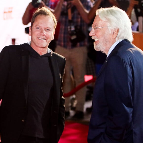 "C'est avec le coeur lourd que je vous annonce le décès de mon père."
Kiefer Sutherland, Donald Sutherland sur le tapis rouge du Festival international du film 2015 à Toronto, le 16 septembre 2015 