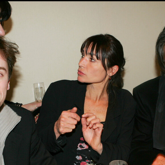 Le père de Thomas Dutronc n'a jamais caché que s'il était encore en vie, c'était grâce à elles
Thomas Dutronc, Sylvie Duval et Jacques Dutronc au 30e dîner des César au Fouquet's