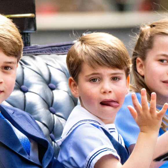 Prince Louis, Prince George et Princesse Charlotte lors de la parade militaire "Trooping the Colour" à Londres le 15 juin 2024