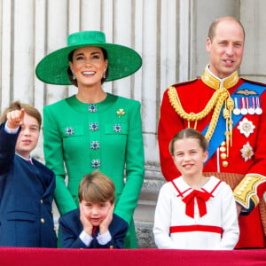 La famille royale d'Angleterre sur le balcon du palais de Buckingham lors du défilé "Trooping the Colour" à Londres, le 17 juin 2023