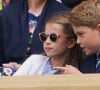 Finalement, les Wales ont pu rencontrer leur idole, même si temps leur a été compté : "Ils n'avaient que 25 minutes à accorder, alors ils ont fait une rencontre rapide et sont allés dans leur loge avant le spectacle."
Prince George et Princesse Charlotte regardent la remise de prix faite par la Princesse de Galles à Wimbledon en Angleterre, le 16 juillet 2023