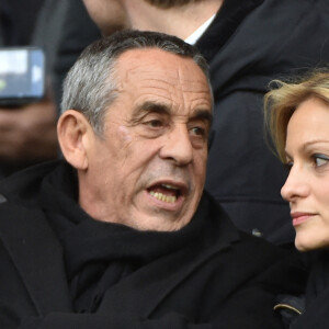 Thierry Ardisson et son épouse Audrey Crespo-Mara assistent au match de football de première division française (L1) entre le Paris Saint-Germain (PSG) et Reims au stade du Parc des Princes à Paris, France, le 20 février 2016. Le PSG s'est imposé 4-1. Photo par Christian Liewig/ABACAPRESS.COM