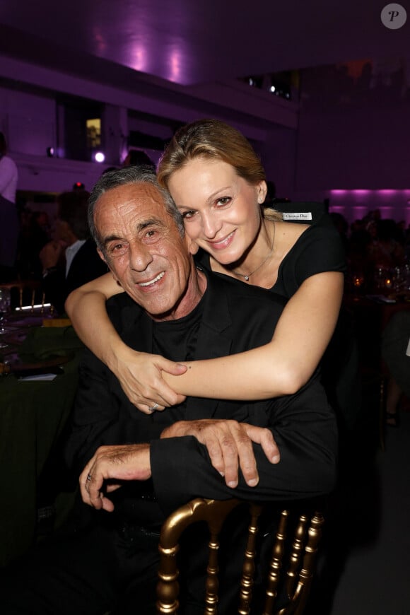 Mais cette différence d'âge n'a jamais constitué un problème entre eux, toujours animé par une même passion.Thierry Ardisson et sa femme Audrey Crespo-Mara en septembre 2022 © Dominique Jacovides/Bestimage 