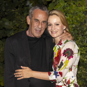 Audrey Crespo-Mara et Therry Ardisson fêtent cette année leur 10 ans de mariage...
Thierry Ardisson et sa femme Audrey Crespo-Mara - Véronique Sanson en concert à l'occasion de la présentation de sa tournée "Hasta Luego" au théâtre de Verdure lors du festival de Ramatuelle. © Cyril Bruneau / Festival de Ramatuelle / Bestimage 