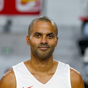 Tony Parker lors d'un match de basket par équipes dans le cadre d'une animation Radio Scoop au Gymnase Mado Bonnet à Lyon le 26 octobre 2023