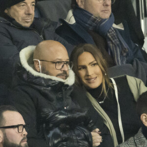 La chanteuse, son mari Hicham et leurs trois enfants vont en effet déménager. 
Vitaa (enceinte de son 3ème enfant) et son mari Hicham Bendaoud - People lors de la huitième de finale aller de la Ligue des champions entre le PSG et le Real Madrid au Parc des Princes à Paris le 15 février 2022. © Cyril Moreau/Bestimage