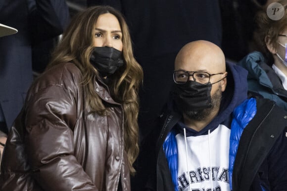 Vitaa et son mari Hicham Bendaoud - People au match de Ligue 1 Uber Eats "PSG contre Monaco (2-0)" au Parc des Princes à Paris le 12 décembre 2021. © Cyril Moreau/Bestimage 