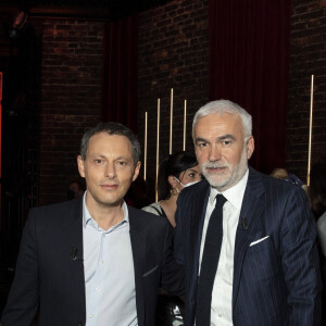 Exclusif - Marc-Olivier Fogiel et Pascal Praud - Backstage de l'enregistrement de l'émission "On Est En Direct" (OEED), Spéciale 100 ans de la radio, présentée par L.Ruquier, diffusée sur France 2 le 8 mai © Jack Tribeca / Bestimage