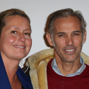 Paul Belmondo et sa femme Luana lors du photocall du 12ᵉ Gala 2017 de l'Association pour la Recherche sur Alzheimer à la salle Pleyel, à Paris, le 30 janvier 2017. © Cyril Moreau/Bestimage