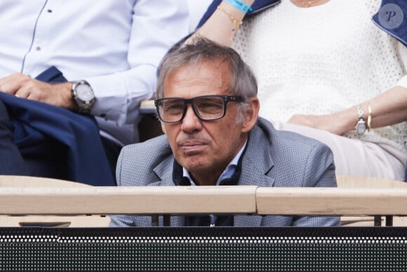 De son côté, Paul Belmondo a réagi différemment, en publiant des photos de sa promenade à vélo.
Paul Belmondo - Célébrités dans les tribunes des Internationaux de France de tennis de Roland Garros 2024 à Paris. Le 5 juin 2024 © Moreau-Jacovides / Bestimage