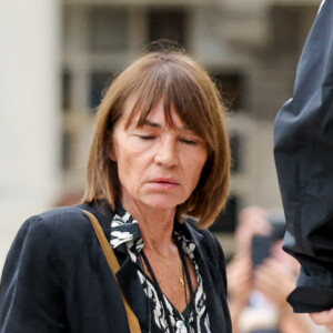 Jacques Dutronc et sa compagne Sylvie Duval - Arrivées aux obsèques de l'auteure-compositrice-interprète et actrice française Françoise Hardy au cimetière du Père-Lachaise à Paris, France, le 20 juin 2024. © Jacovides-Moreau/Bestimage