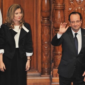 Francois Hollande, accompagne de Valerie Trierweiler, au parlement japonais à Tokyo.