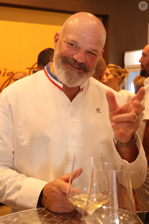 Semi Exclusif - Le chef Philippe Etchebest décline son plat "Signature" en mode street food au sein du Pop Up Club à Bordeaux le 11 septembre 2023.