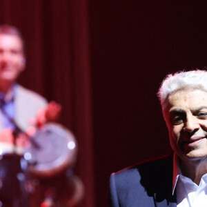 Exclusif - Enrico Macias Z - Premier concert de Enrico Macias à l'Olympia à Paris le 18 mai 2024. Encore un tour pour Enrico Macias à l'Olympia ! Parce qu'Enrico est un homme méditerranéen ses chansons rassemblent et s'offrent comme un message d'espoir et de tolérance. Par sa voix chaleureuse et sa poésie, il réunit les générations et nous donne en cadeau son sourire légendaire et solaire. 60 ans après le premier Olympia d'Enrico Macias, rendez-vous les 18 & 19 mai 2024 pour deux soirs de fête comme seul Enrico en a le secret ! © Coadic Guirec/Bestimage 