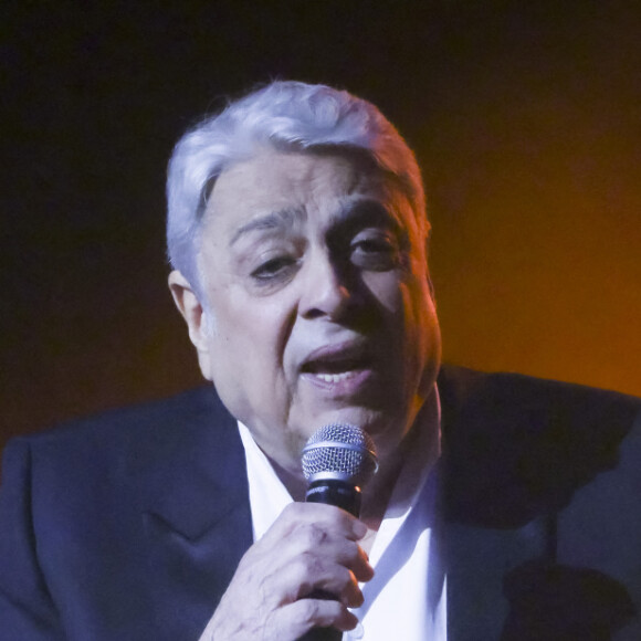 Exclusif - Enrico Macias - E.Macias fête son anniversaire (85 ans) lors d'un concert sur la scène du théâtre Dejazet à Paris le 11 décembre 2023. © Jack Tribeca / Bestimage 