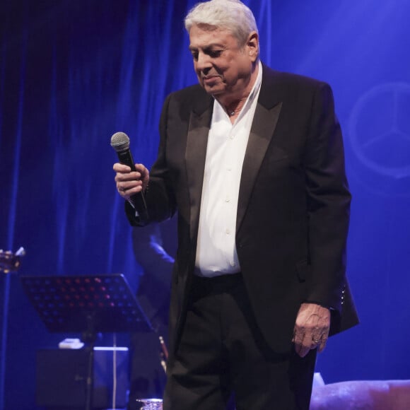 Exclusif - Enrico Macias - E.Macias fête son anniversaire (85 ans) lors d'un concert sur la scène du théâtre Dejazet à Paris le 11 décembre 2023. © Jack Tribeca / Bestimage 