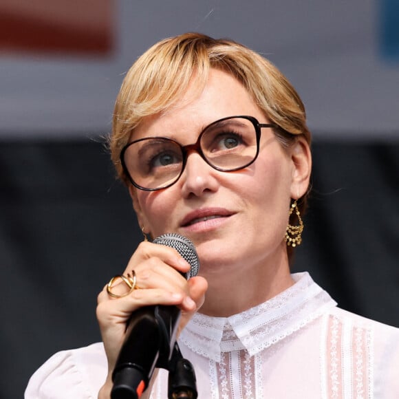 Judith Godrèche les accuse tous les deux d'agressions sexuelles
L'actrice française Judith Godreche lors d'un rassemblement de protestation contre le parti d'extrême droite français, le Rassemblement national (RN), lancé à l'initiative d'organisations de médias indépendants et co-organisé par des syndicats et des associations de la société civile, place de la République, Paris, France, le 27 juin 2024. © Stéphane Lemouton / Bestimage 