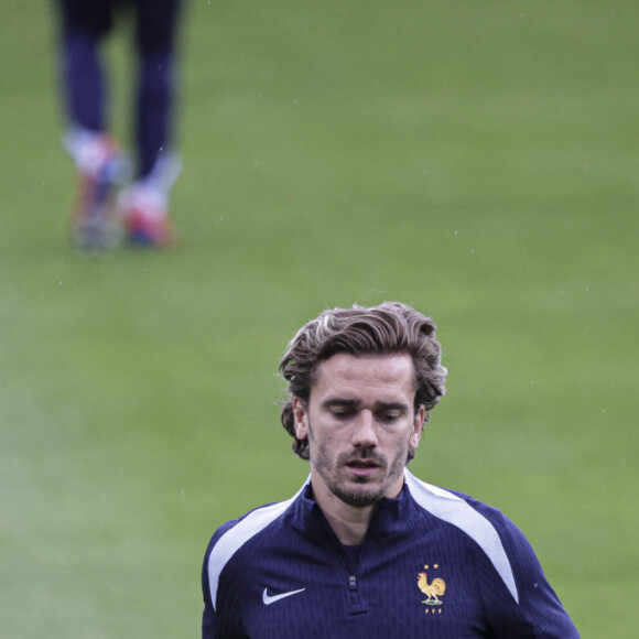 Antoine Griezmann - Entraînement de l’équipe de France de football avant son premier match contre l’Autriche au stade Paul-Janes Stadion à Düsseldorf, Allemagne, le 16 juin 2024. © Elyxandro Cegarra/Panoramic/Bestimage