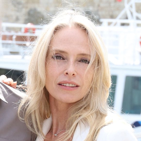 La série "Un si grand soleil" revient enfin pour un prime spécial sur France 2. 
Tonya Kinzinger pour le photocall de "Un si grand soleil" sur le port lors du 25eme anniversaire du Festival de la fiction de la Rochelle © Denis Guignebourg / Bestimage