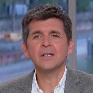 L'émission, présentée par Thomas Sotto depuis trois ans, est leader incontesté des audiences chaque matin
Thomas Sotto sur le plateau de "Télématin"