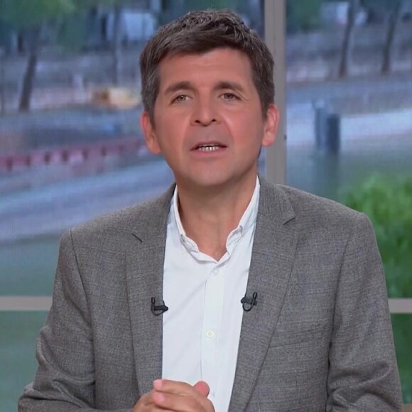 L'émission, présentée par Thomas Sotto depuis trois ans, est leader incontesté des audiences chaque matin
Thomas Sotto sur le plateau de "Télématin"