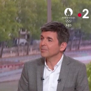 L'animateur se dit "blessé" par ces accusations et se défend
Emilie Tran Nguyen et Thomas Sotto sur le plateau de "Télématin"